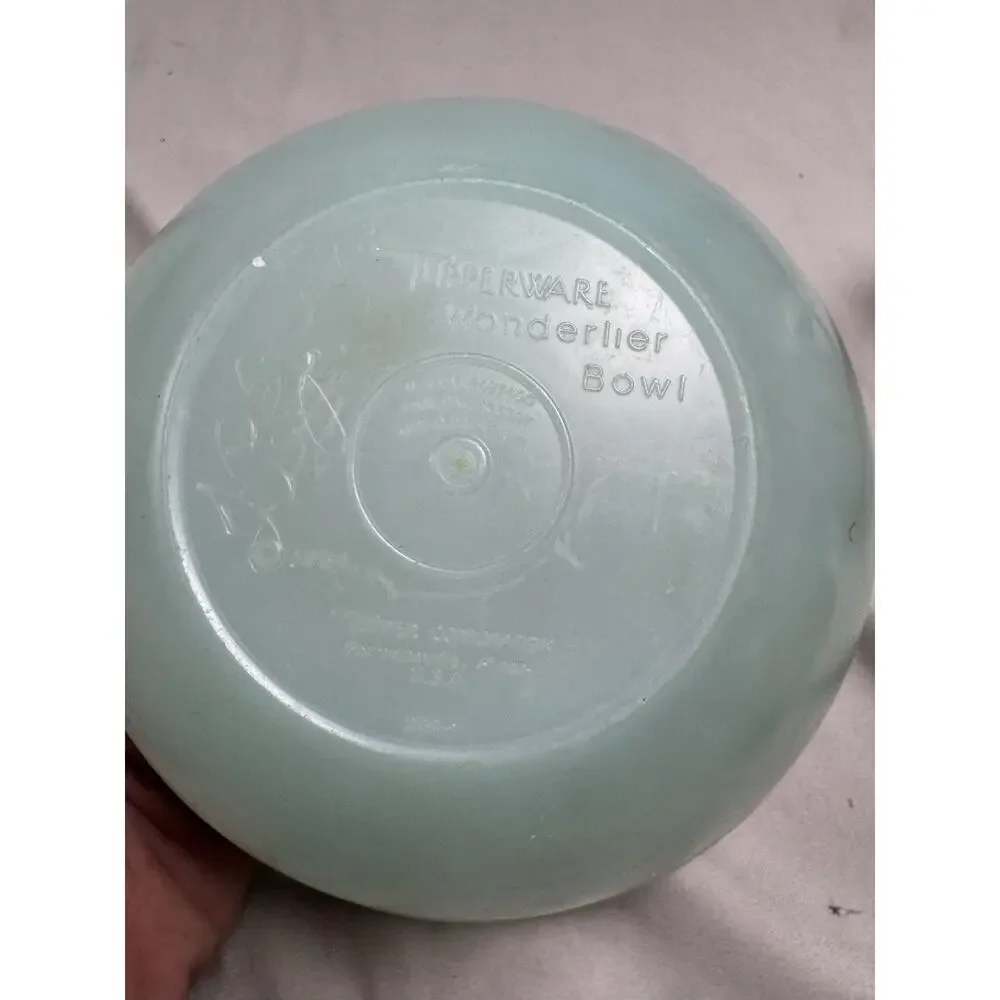 Vintage Tupperware Wonderlier Bowl w Vent N Serve Lid Green #233-4 USA